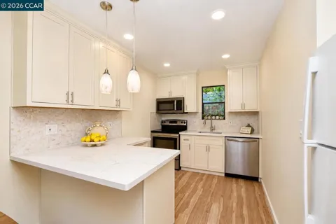 395 Camelback Rd #2