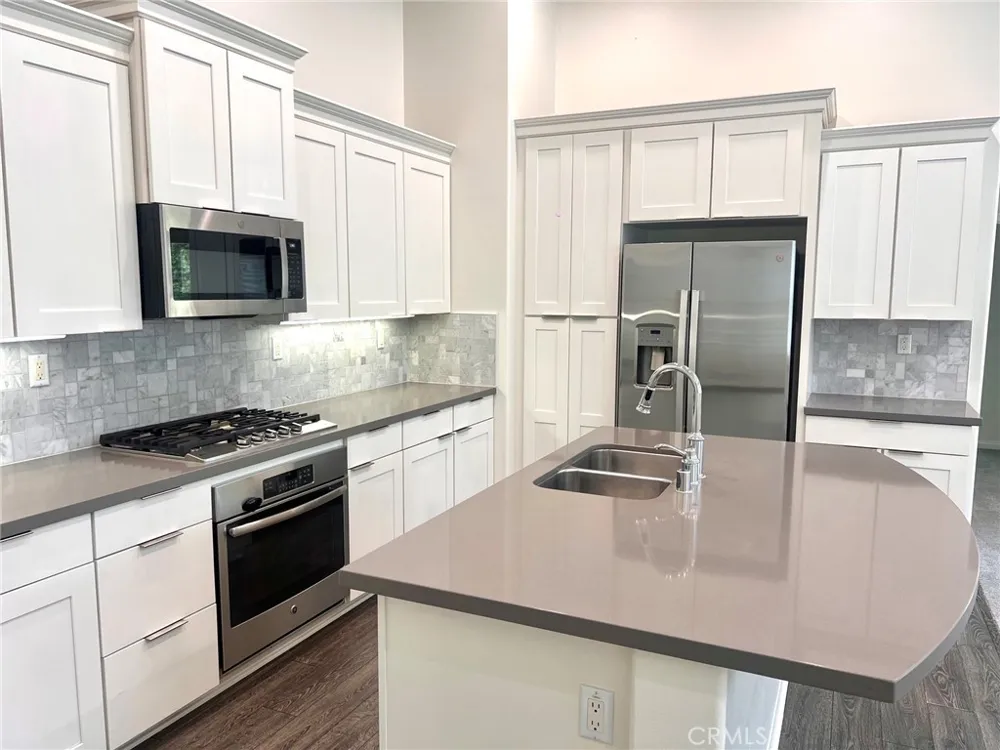 86 Rose Arch Irvine, CA 92620