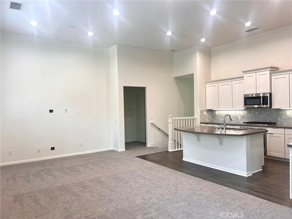 86 Rose Arch Irvine, CA 92620