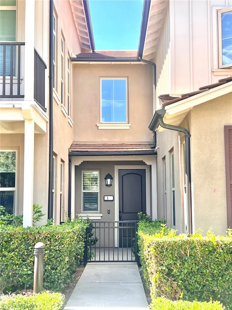 86 Rose Arch Irvine, CA 92620