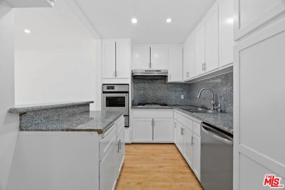 423 S Rexford Drive #305 Beverly Hills, CA 90212
