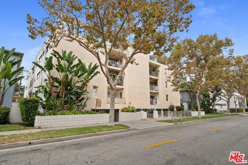 423 S Rexford Drive #305 Beverly Hills, CA 90212