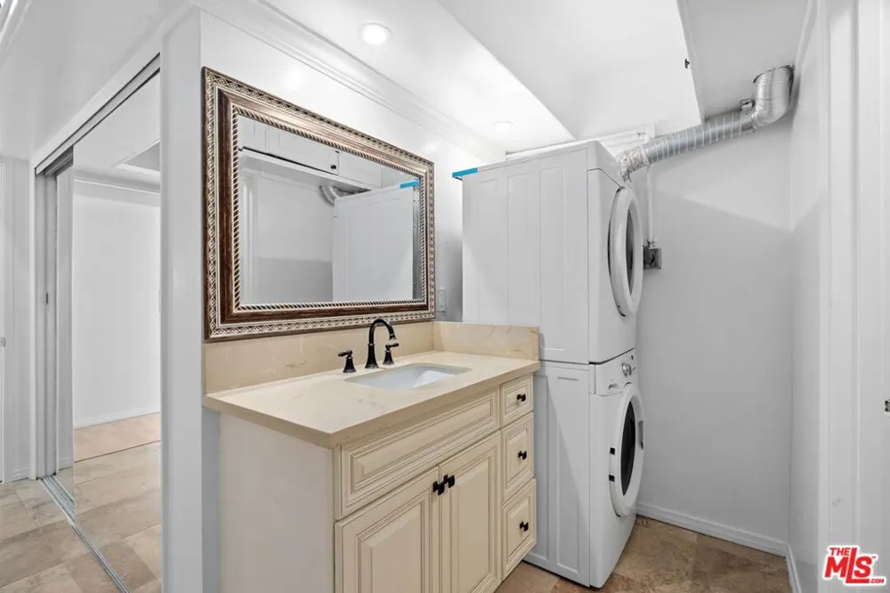 423 S Rexford Drive #305 Beverly Hills, CA 90212