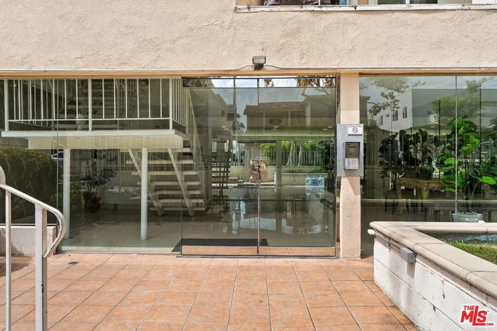423 S Rexford Drive #305 Beverly Hills, CA 90212