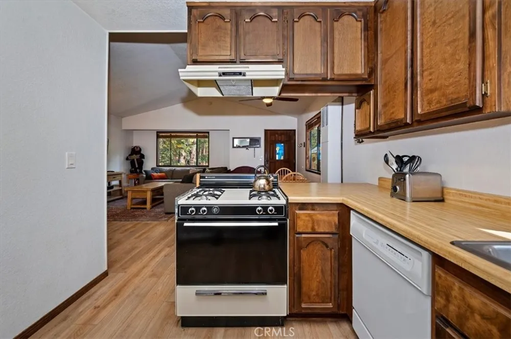 42587 Cedar Big Bear Lake, CA 92315