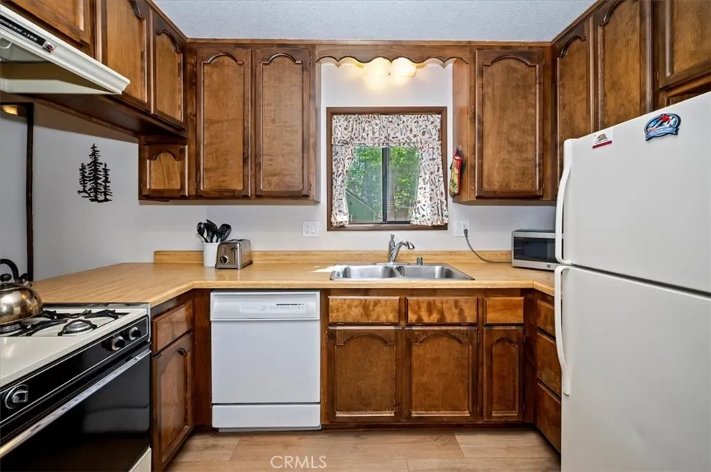 42587 Cedar Big Bear Lake, CA 92315