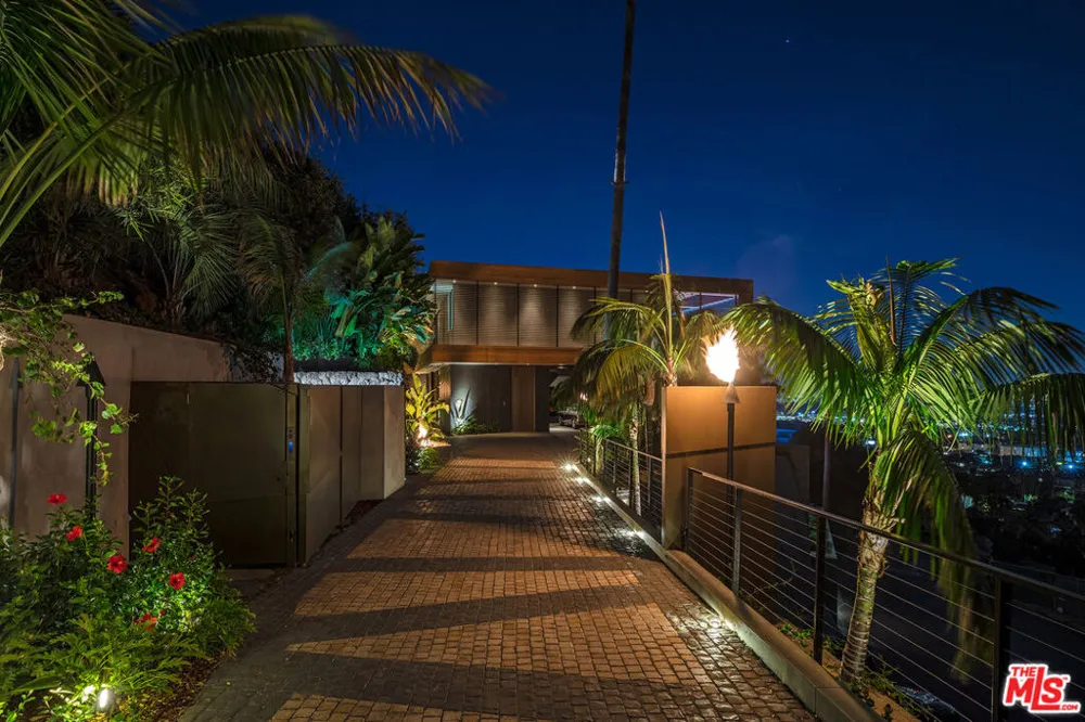 1894 Stanley Avenue Los Angeles, CA 90046