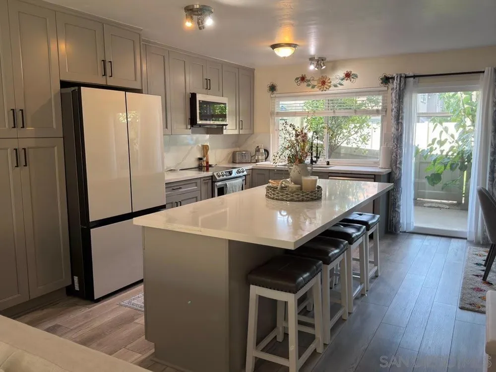 11375 Matinal Circle San Diego, CA 92127