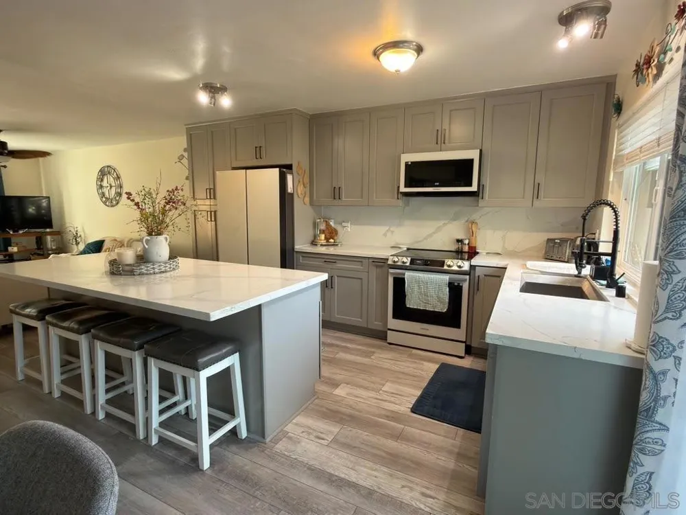 11375 Matinal Circle San Diego, CA 92127