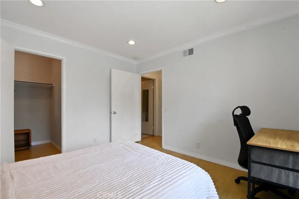 141 Oxford Irvine, CA 92612