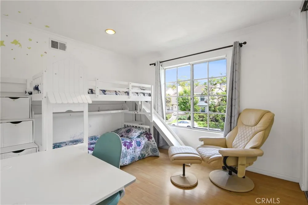 141 Oxford Irvine, CA 92612