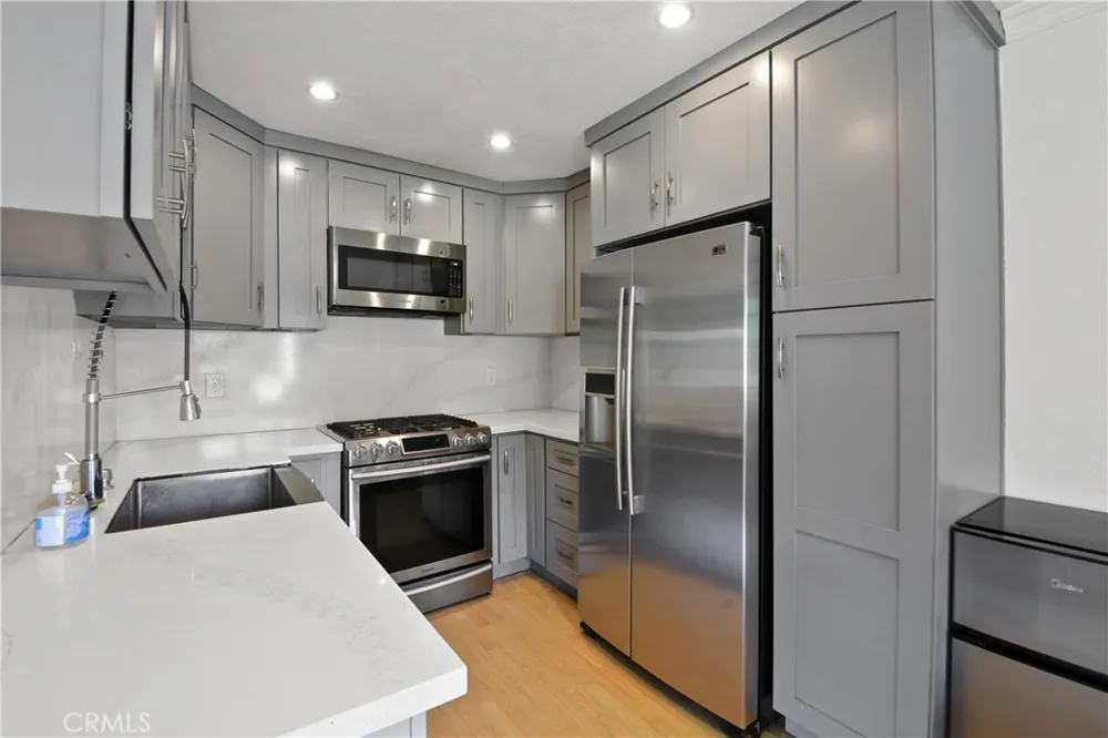 141 Oxford Irvine, CA 92612