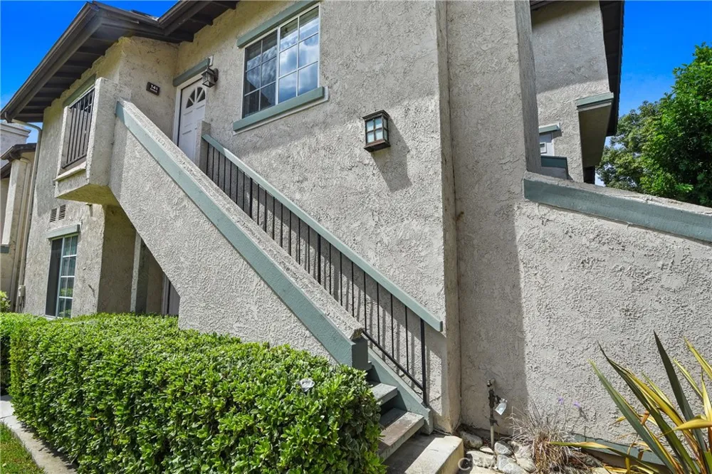141 Oxford Irvine, CA 92612