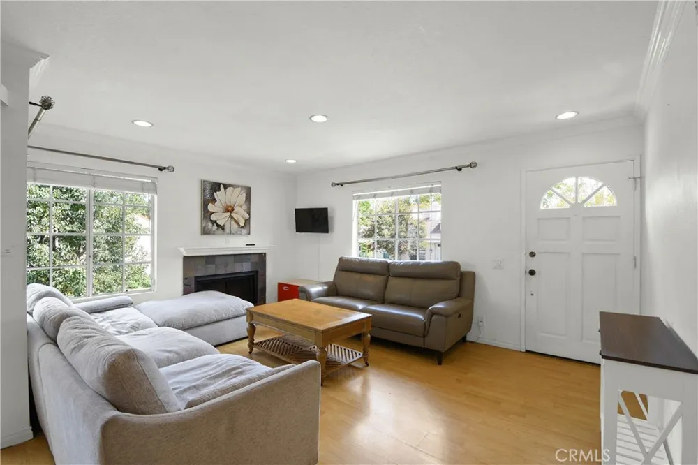 141 Oxford Irvine, CA 92612