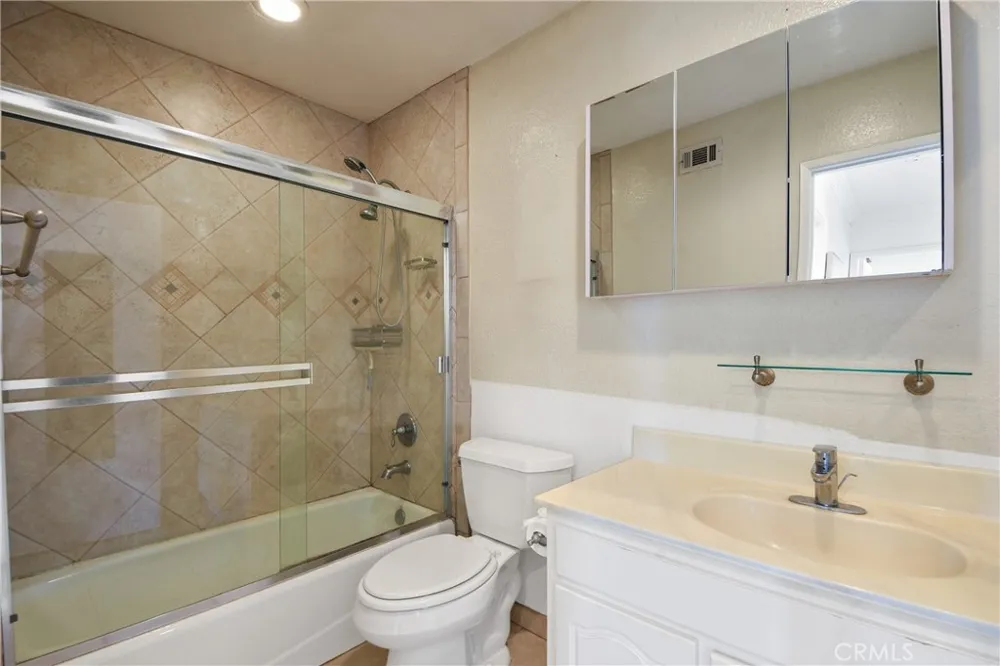 141 Oxford Irvine, CA 92612