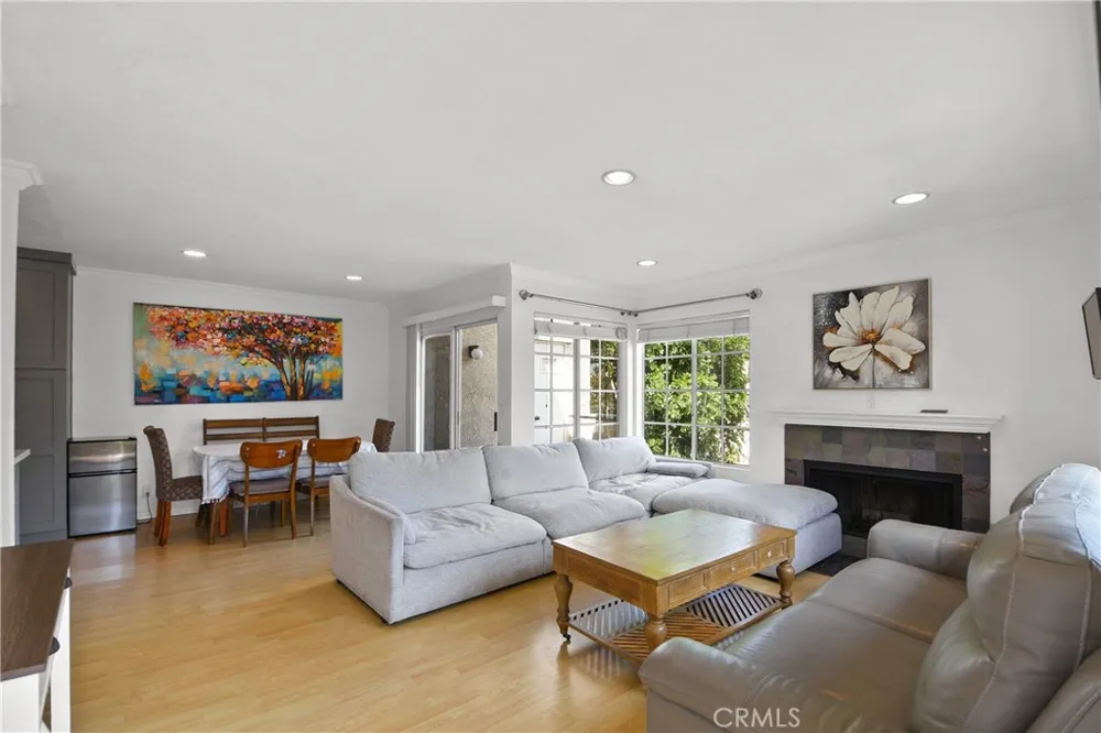141 Oxford Irvine, CA 92612