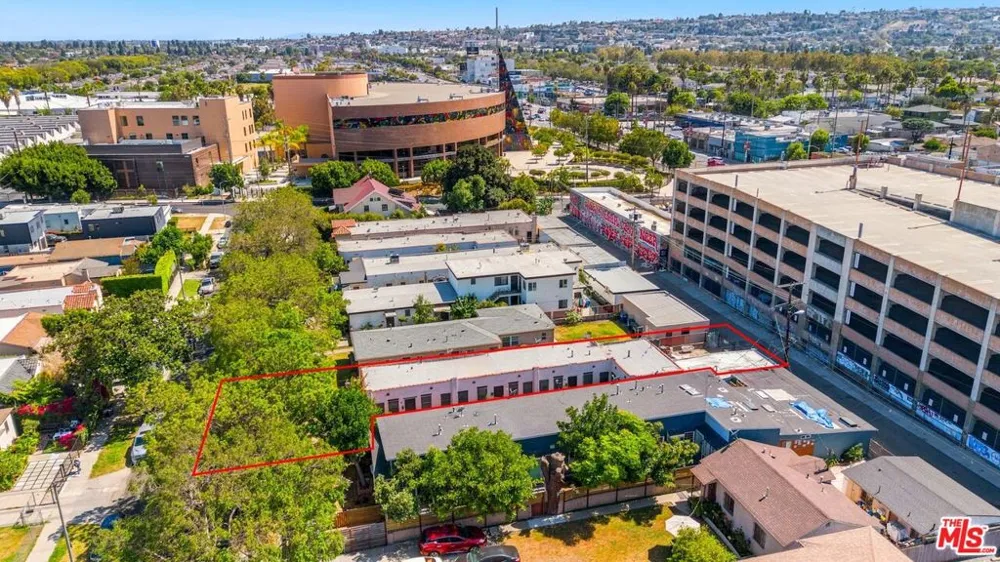 3427 S Bronson Avenue Los Angeles, CA 90018
