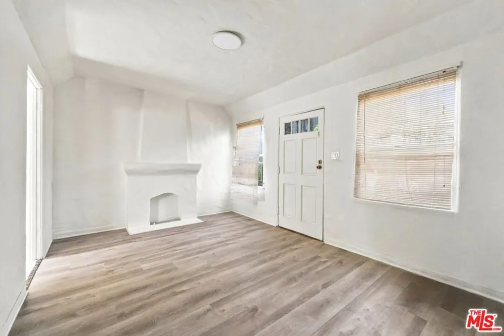 3427 S Bronson Avenue Los Angeles, CA 90018