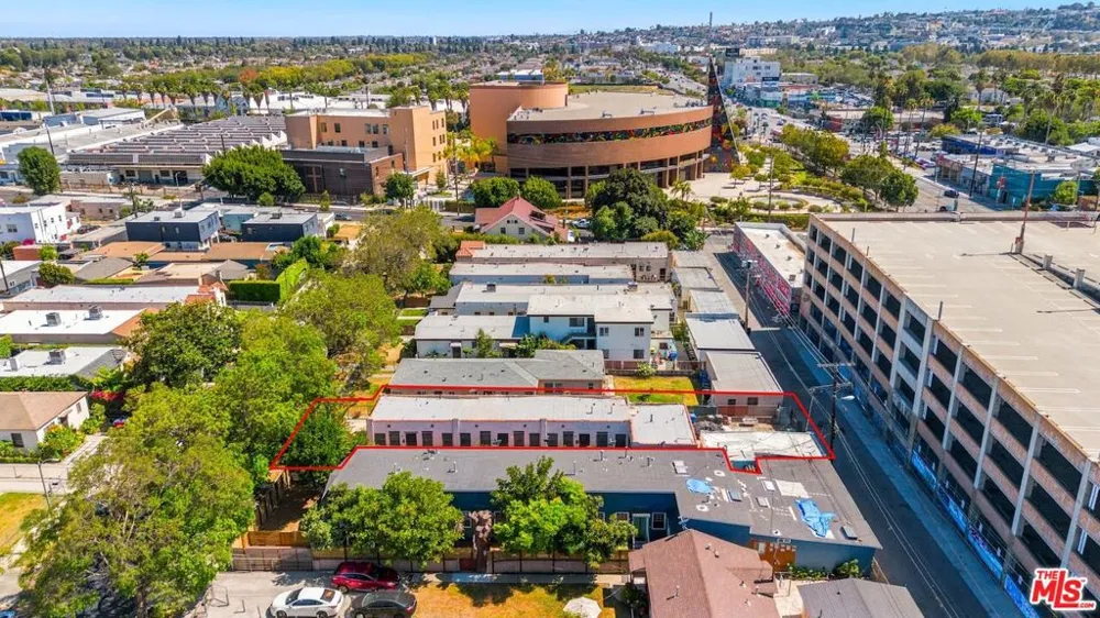3427 S Bronson Avenue Los Angeles, CA 90018