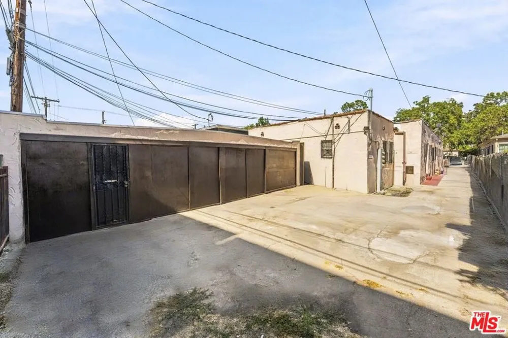 3427 S Bronson Avenue Los Angeles, CA 90018