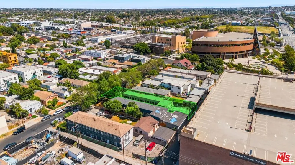 3427 S Bronson Avenue Los Angeles, CA 90018