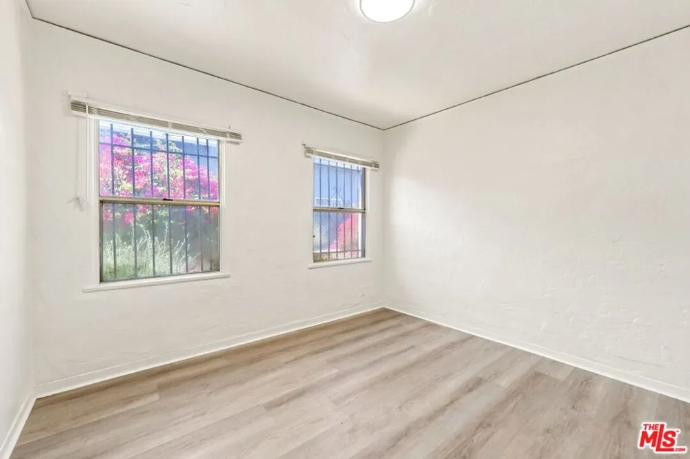 3427 S Bronson Avenue Los Angeles, CA 90018