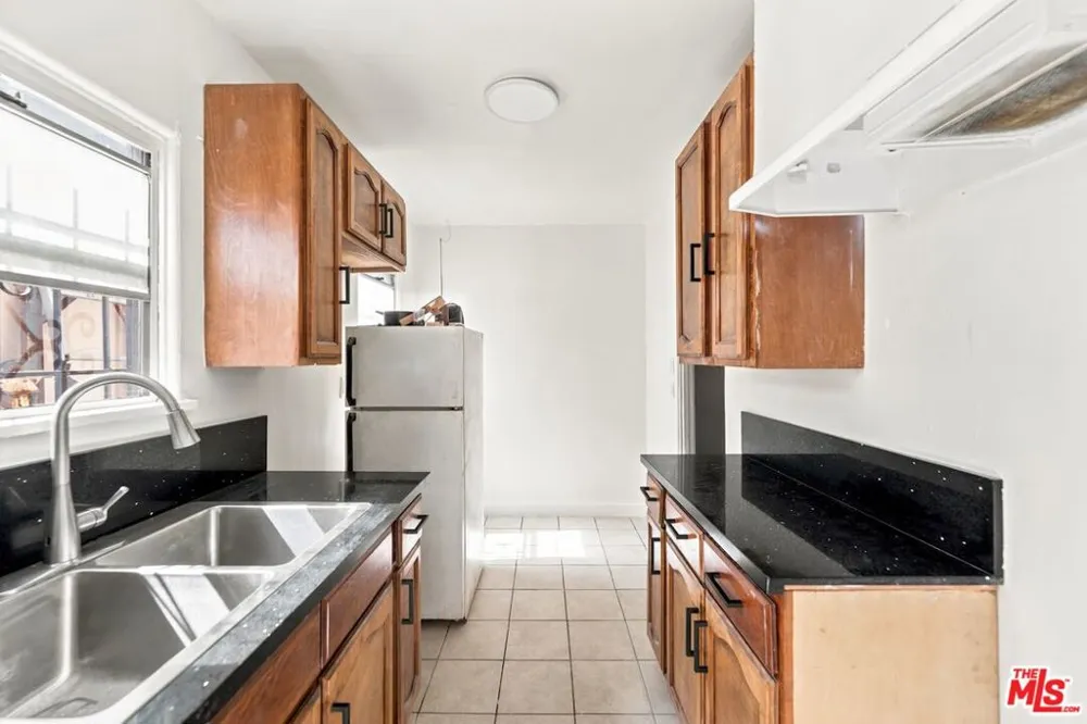 3427 S Bronson Avenue Los Angeles, CA 90018
