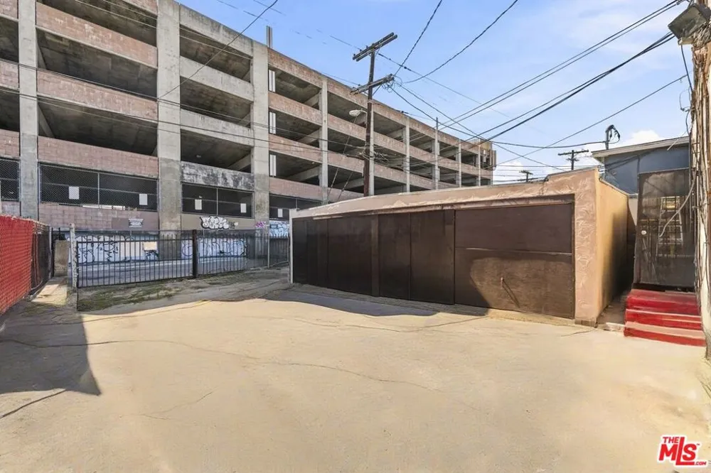 3427 S Bronson Avenue Los Angeles, CA 90018