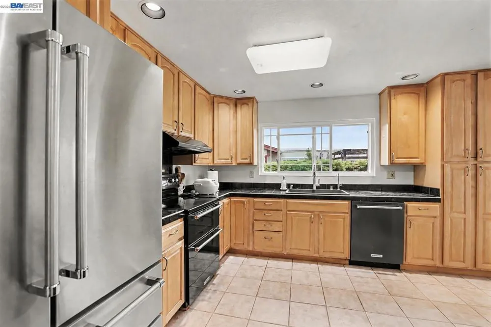 127 Catalpa Ct Hercules, CA 94547