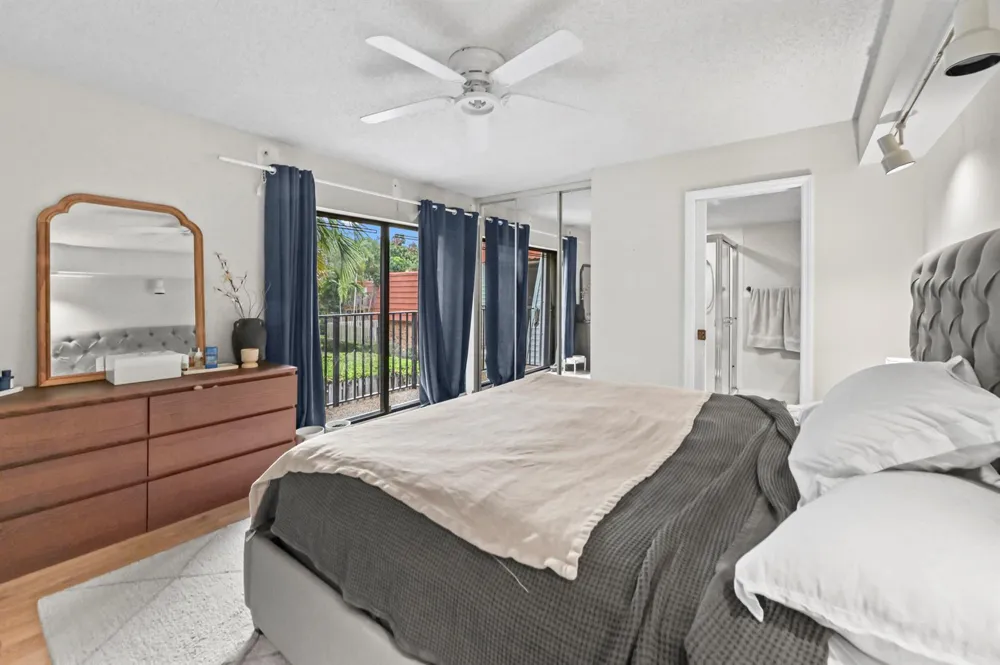 746 NW 98th Way Plantation, FL 33324