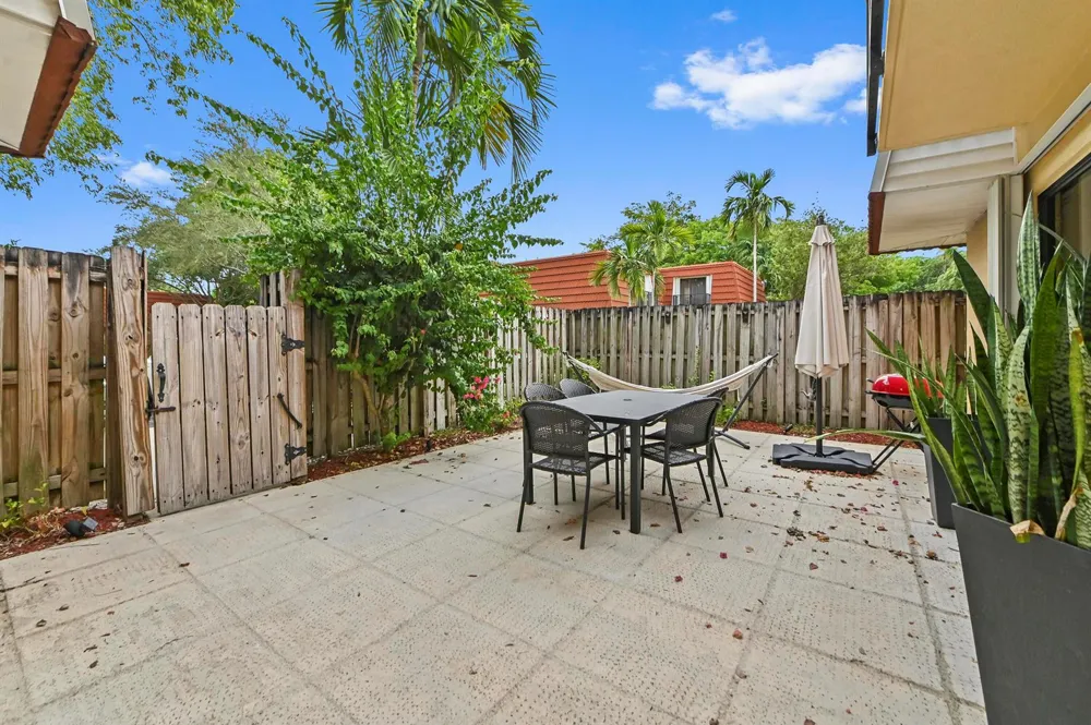 746 NW 98th Way Plantation, FL 33324