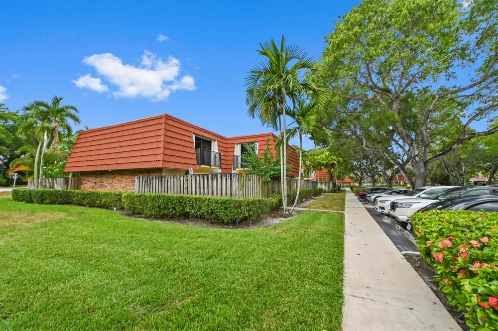 746 NW 98th Way Plantation, FL 33324