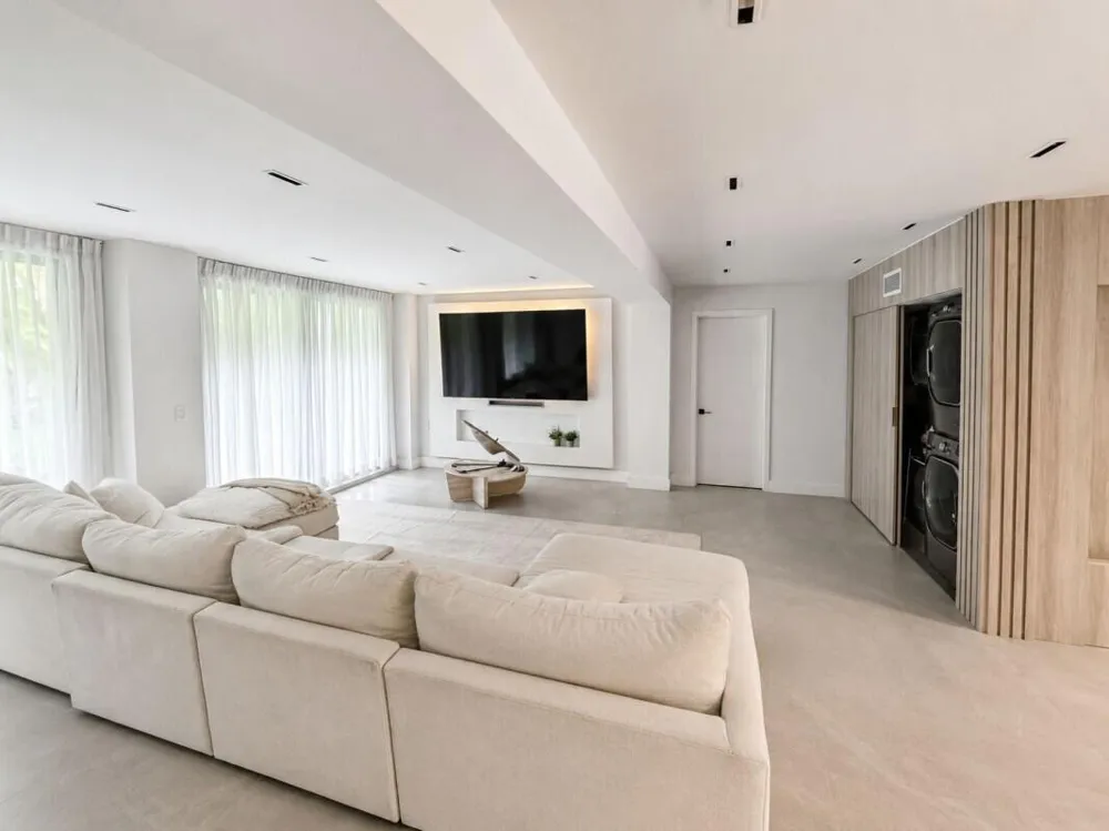 4919 SW 28th Avenue Fort Lauderdale, FL 33312