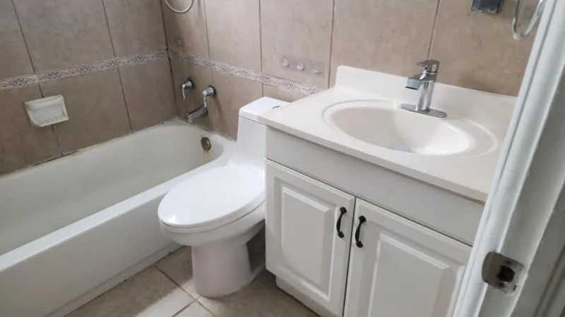 5811 NE 6TH AVENUE Oakland Park, FL 33334
