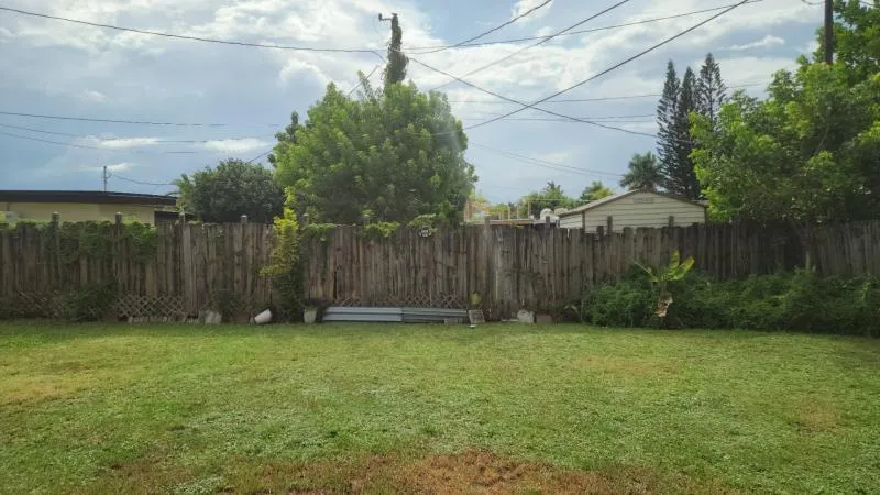 5811 NE 6TH AVENUE Oakland Park, FL 33334