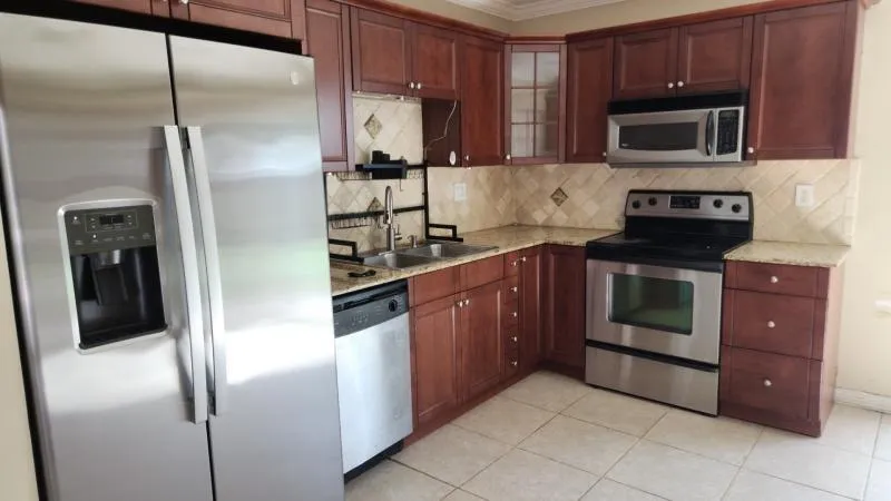 5811 NE 6TH AVENUE Oakland Park, FL 33334