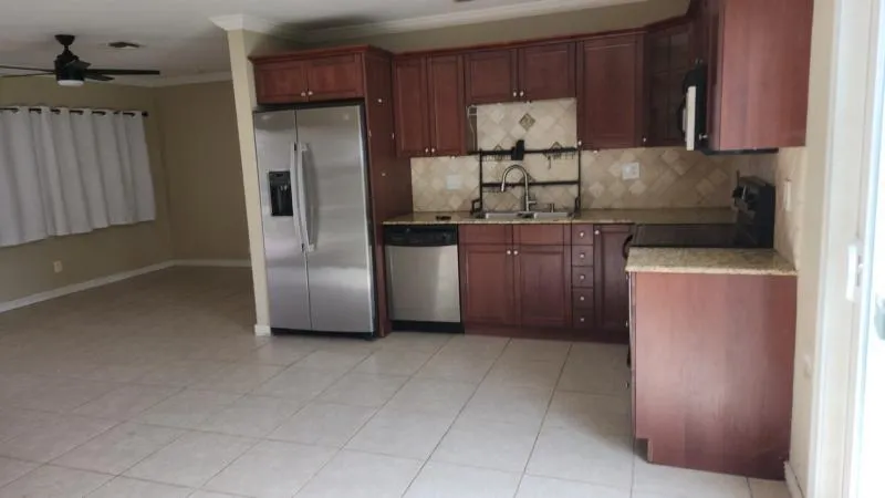 5811 NE 6TH AVENUE Oakland Park, FL 33334