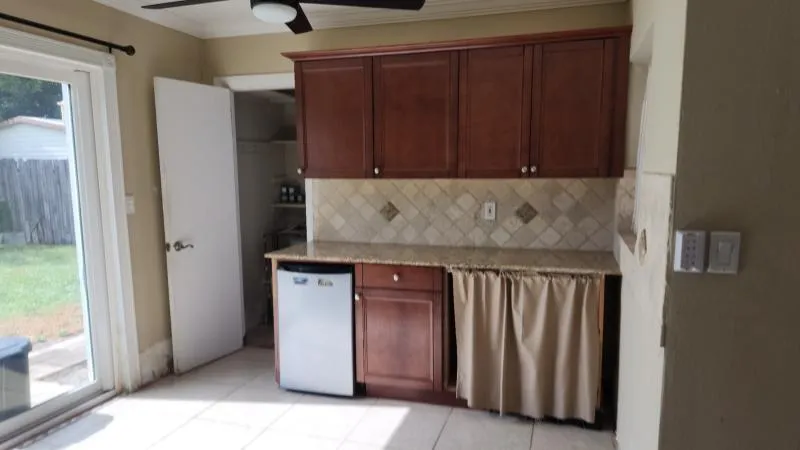 5811 NE 6TH AVENUE Oakland Park, FL 33334