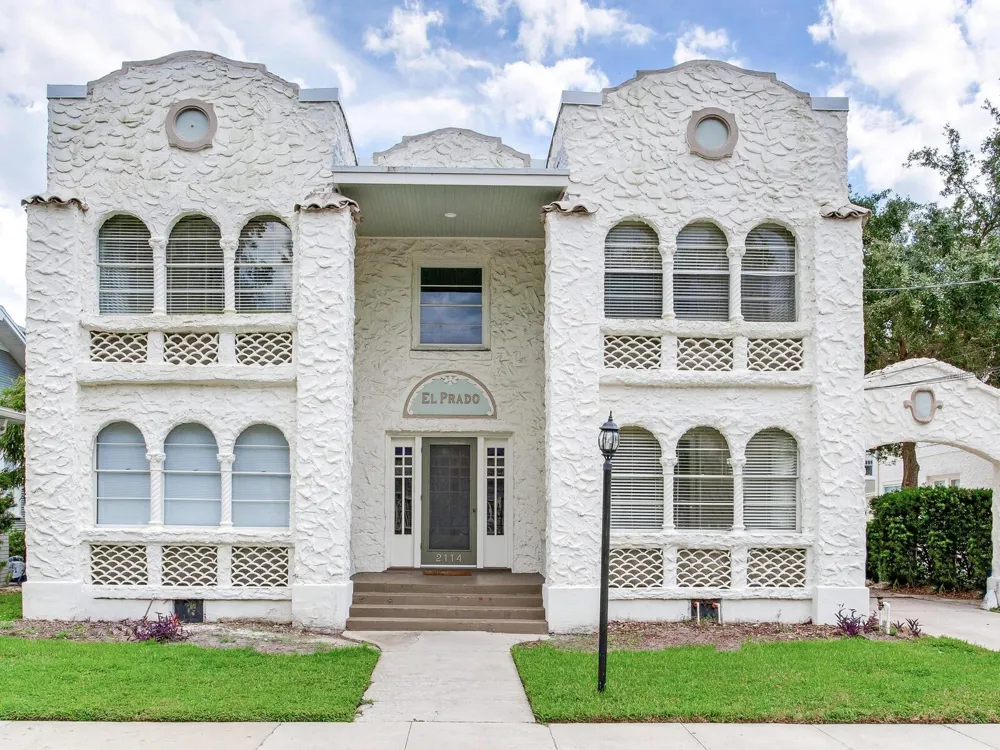 2114 W DEKLE AVENUE #4 Tampa, FL 33606