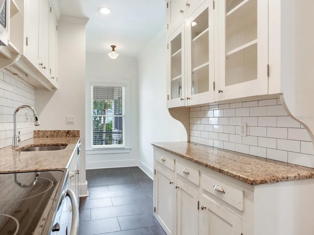 2114 W DEKLE AVENUE #4 Tampa, FL 33606