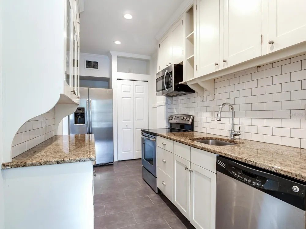 2114 W DEKLE AVENUE #4 Tampa, FL 33606