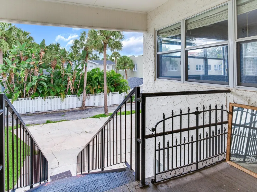 2114 W DEKLE AVENUE #4 Tampa, FL 33606