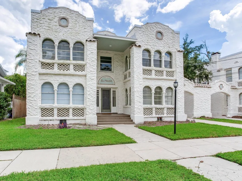 2114 W DEKLE AVENUE #4 Tampa, FL 33606