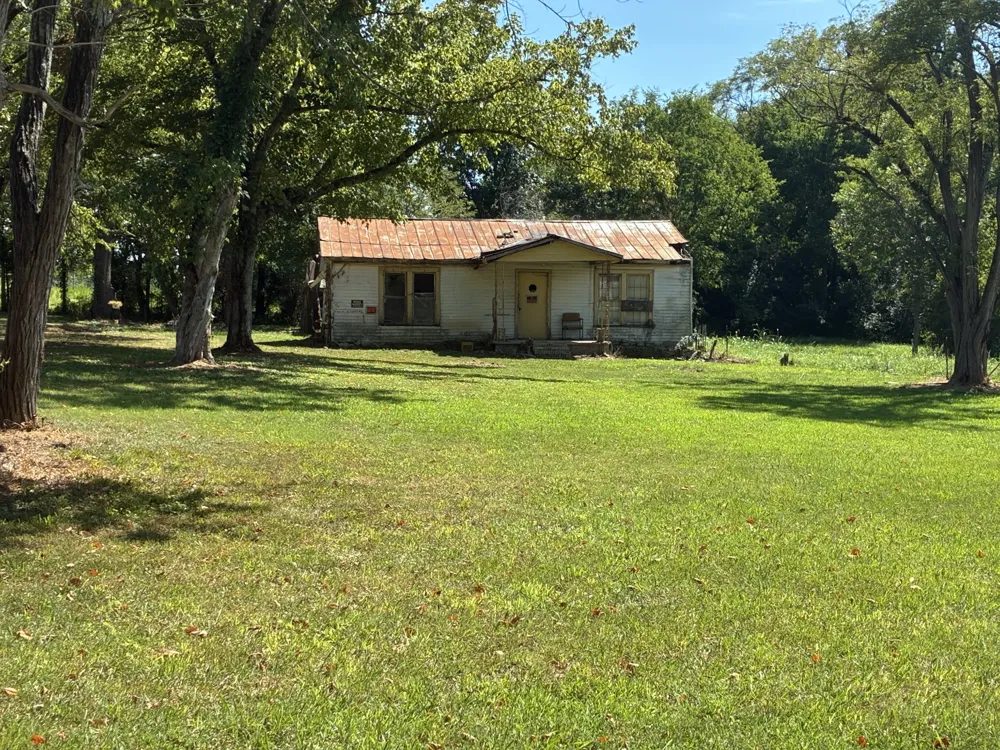 8 Johnson School Rd Fayetteville, TN 37334