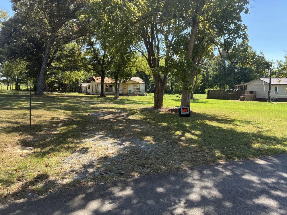8 Johnson School Rd Fayetteville, TN 37334