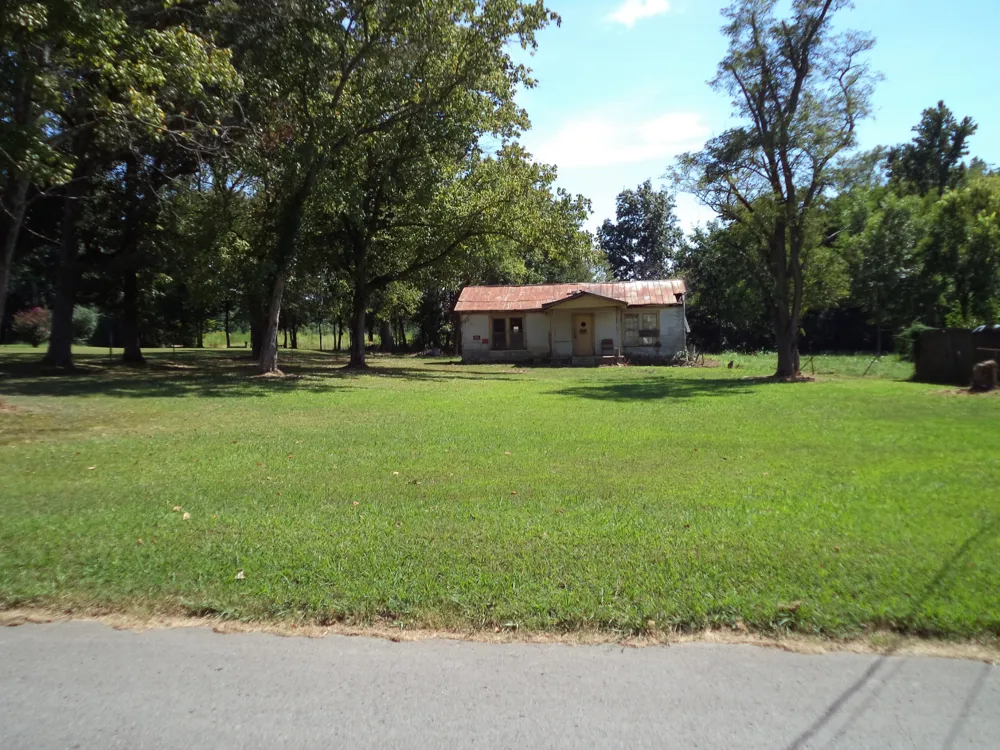 8 Johnson School Rd Fayetteville, TN 37334