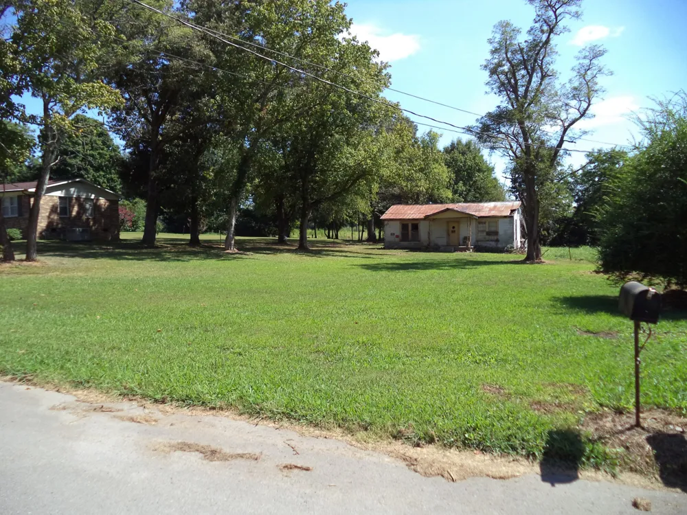 8 Johnson School Rd Fayetteville, TN 37334