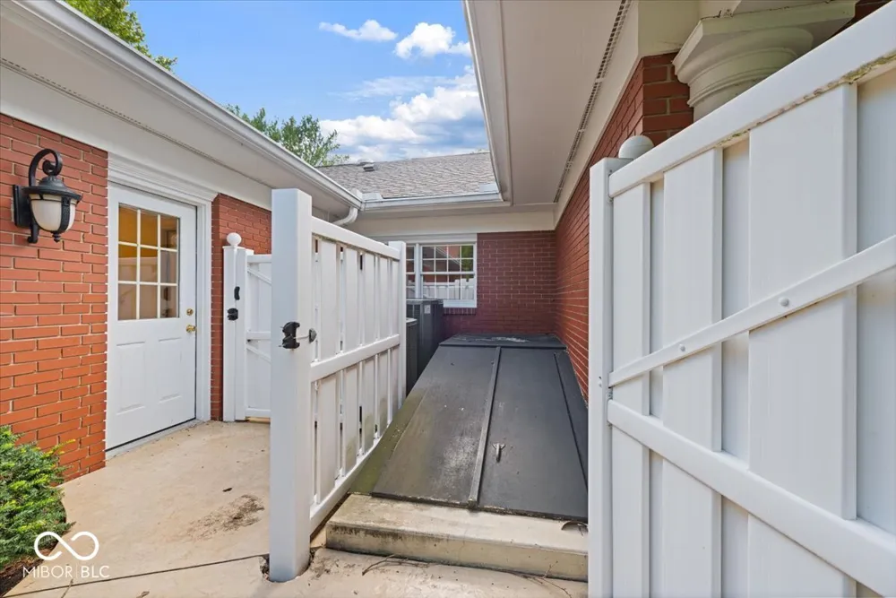 709 S Wynnwood Lane Bloomington, IN 47401