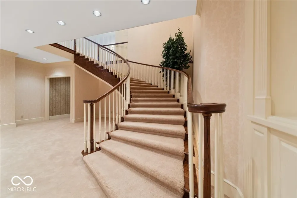 709 S Wynnwood Lane Bloomington, IN 47401