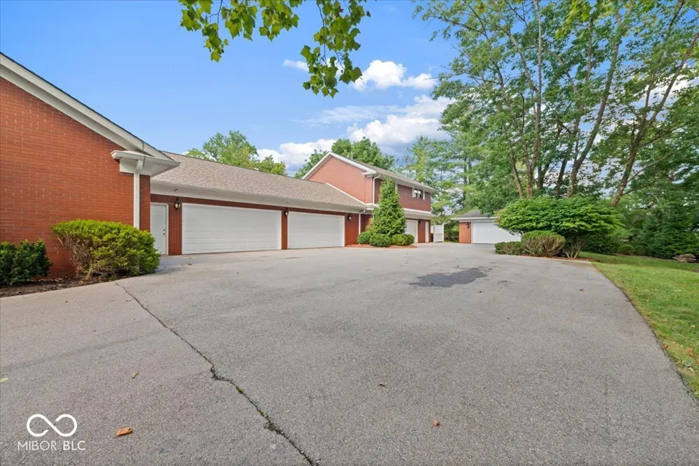 709 S Wynnwood Lane Bloomington, IN 47401